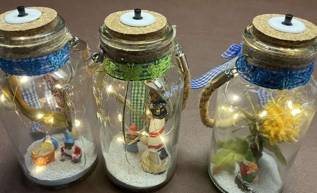 Set of 3 Novelty figures in a bottle - battery lighting