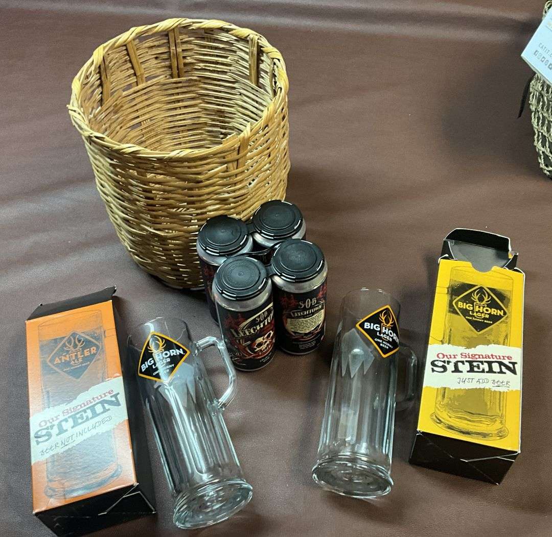 Leechton Beer Kit with Tall Steins & Basket